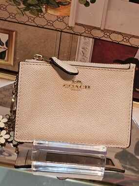 COACH Pebbled Leather Zip Card Case - Cream/ Chalk Wallet